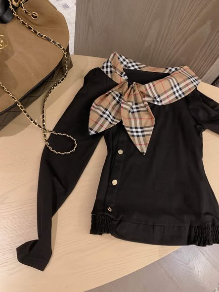 Burberry Bow blouse